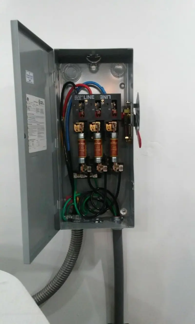 Three-phase disconnect switch installed for Smoke Detector Installation in Saddlebrooke